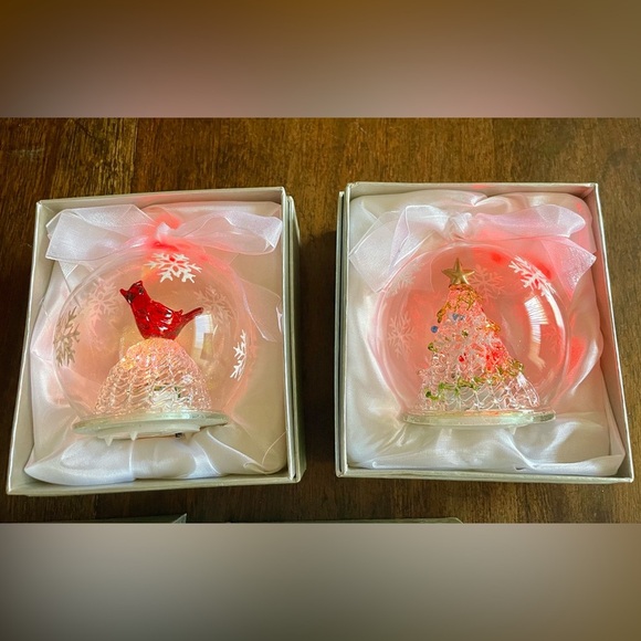 Christmas Glass Ornament Set of 5 LED Light Up Holiday Decorations Gift Boxed - Picture 3 of 11